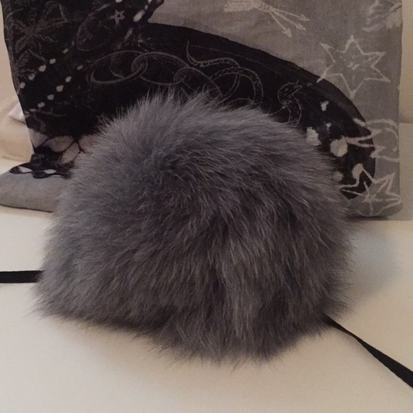 Accessories - Grey fox Pom Pom excellent quality